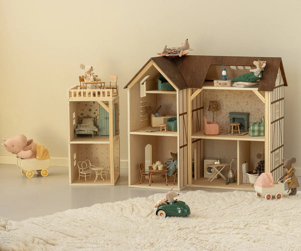 Maileg Mouse hole Farmhouse Wallpaper