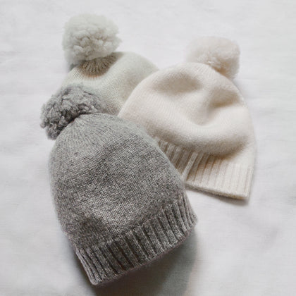 Makie Gema Pom Hat ~ Ivory