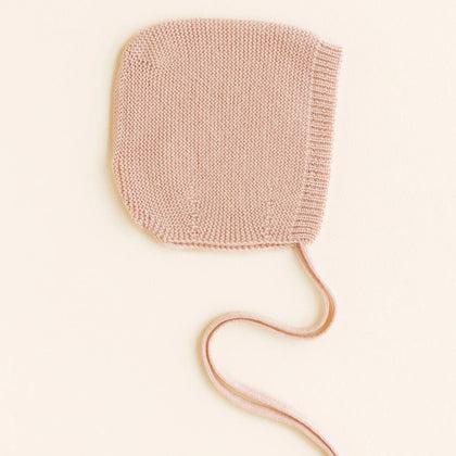 Hvid Bonnet Newborn ~ Apricot