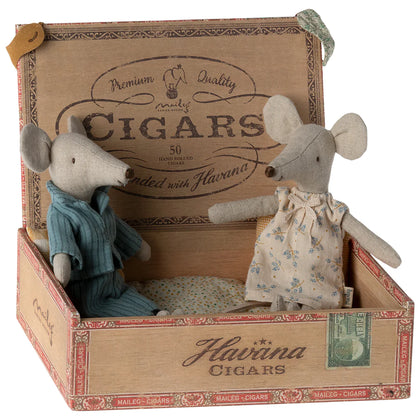Maileg Mum & Dad in Cigarbox