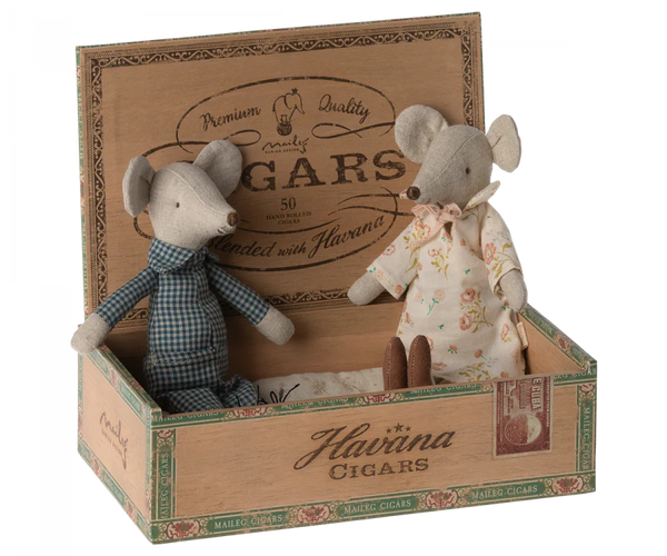 Maileg Grandma & Grandpa in Cigarbox