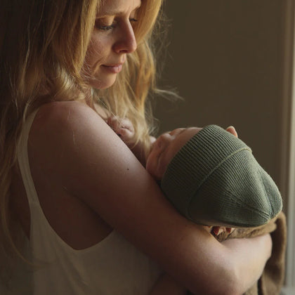 Hvid Beanie Fonzie Newborn ~ Artichoke