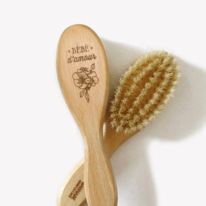 BARNABÉ AIME LE CAFÉ - Baby hairbrush made of wood and silk bristles: Love