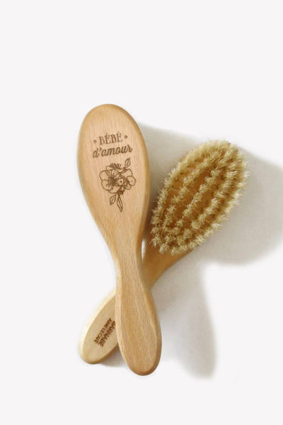 BARNABÉ AIME LE CAFÉ - Baby hairbrush made of wood and silk bristles: Love