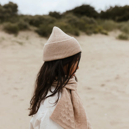 Hvid Beanie Fonzie in Sand